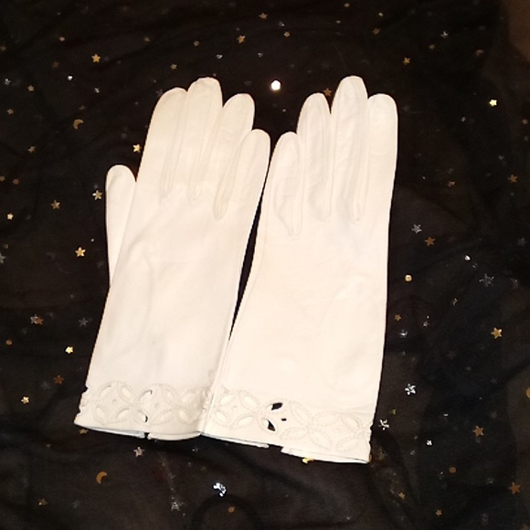 Gloves - Picture 3 of 4